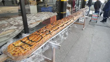 Bursa'da 7 metrelik pide görenleri şaşırttı