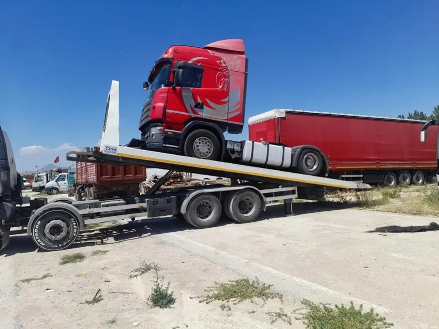 Uluslararası oto kaçakçılarına yönelik 'Fren Operasyonu'nda 12 gözaltı 15