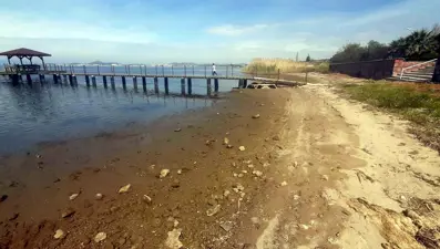Ayvalık'ta tedirgin eden çekilme