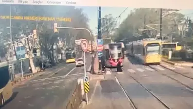 Fatih'te feci olay: Tramvayın çarptığı kadın hayatını kaybetti