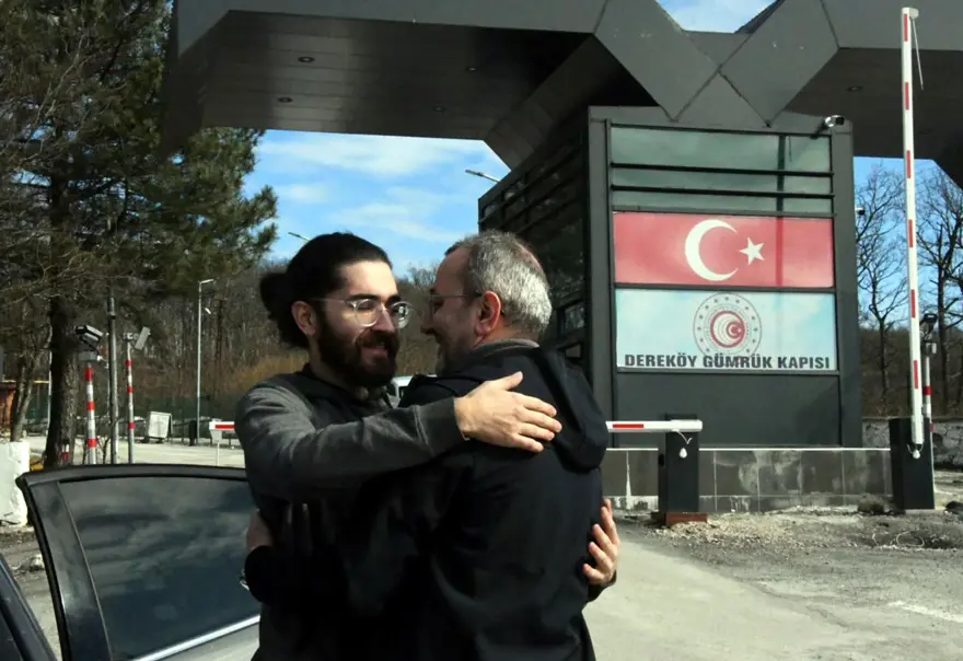 "KUYRUKLAR 30 KİLOMETREYİ BULUYOR" 8