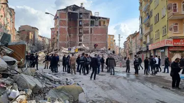 Malatya'da 6 katlı bina çöktü