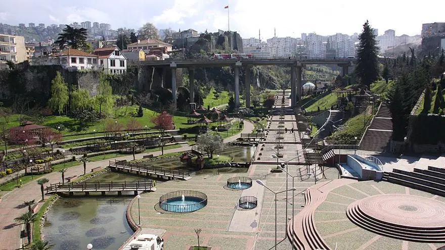TRABZON'DA PAZAR GÜNÜ YAĞIŞLI 7