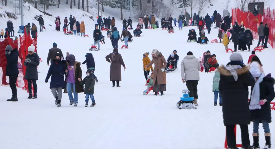 Palandöken'de sömestir tatilinin son günlerinde yoğunluk 3
