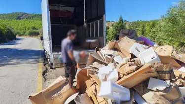 Yol kenarına atık döken kişilere para cezası kesildi