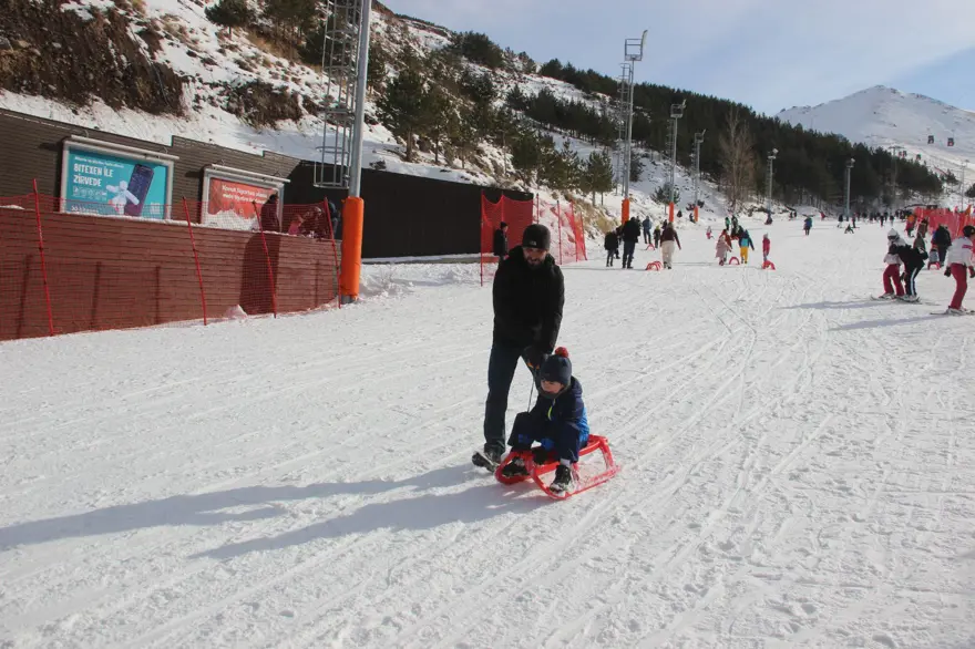 Erzurum'un karlı zirvesi Palandökenhafta sonu doldu taştı 10