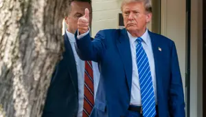 Trump kongre binasında: Baskından sonra ilk ziyaret