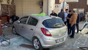 Edirne'de otomobil fırına girdi: Dört yaralı