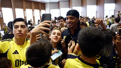 Fenerbahçeli futbolcular, Ankara'da çocuklarla buluştu