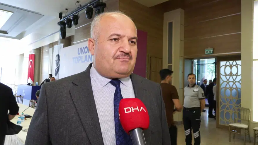 EyüpAksu’dan minibüsteki fotoğrafına açıklama: Taksi bulamadığı için mi bindi? EyüpAksu’dan minibüsteki fotoğrafına açıklama: Taksi bulamadığı için mi bindi?