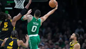 Celtics, Warriors'ı 52 sayı farkla yenerek galibiyet serisini 11 maça çıkardı