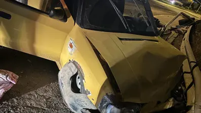 Konya'da pikap refüje çarptı: 3 yaralı