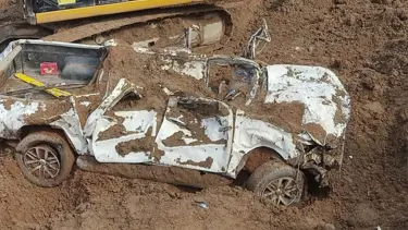 Erzincan İliç'te maden faciası | Toprak altında kalan pikaba ulaşıldı