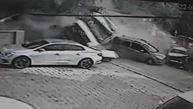 Freni patlayan kamyon, 9 aracı kağıt gibi ezdi