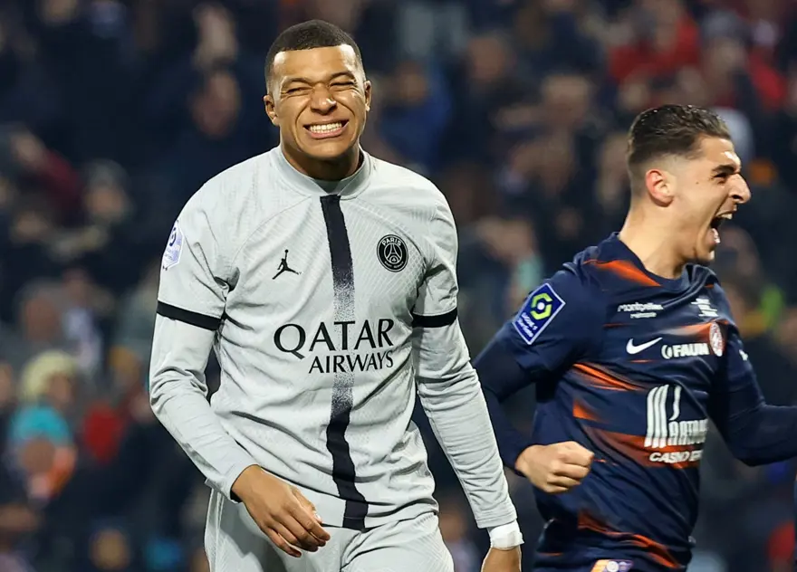 Kylian Mbappe'nin üzgün gecesi: 2 kez penaltı kaçırdı ilk yarıda sakatlandı 2 Kylian Mbappe'nin üzgün gecesi: 2 kez penaltı kaçırdı ilk yarıda sakatlandı 2