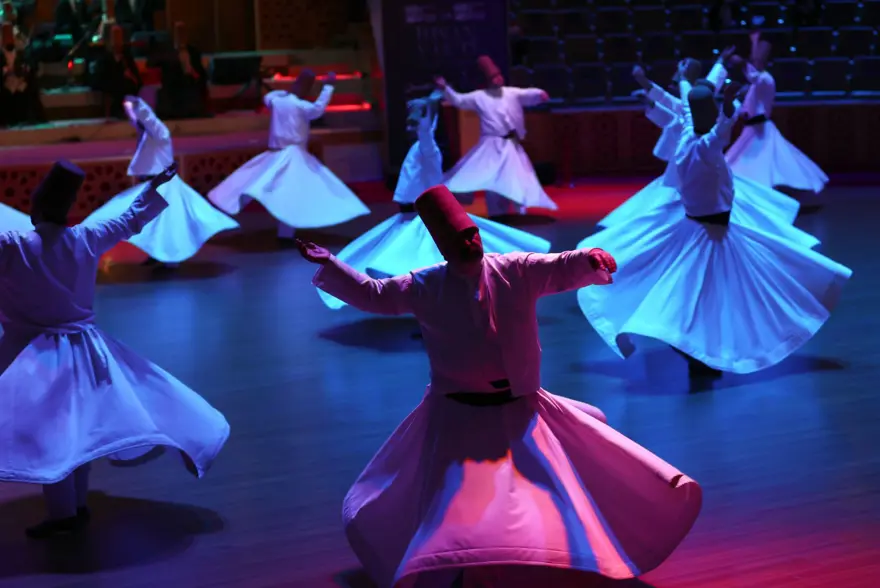 Hazreti Mevlana'yı anma törenleri seyircisiz olarak başladı 12 Hazreti Mevlana'yı anma törenleri seyircisiz olarak başladı 12