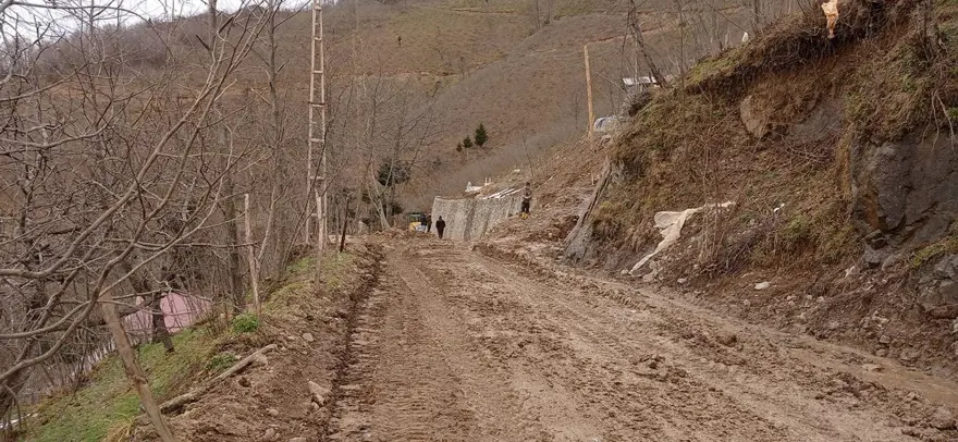 Deprem değil heyelan vurdu 10