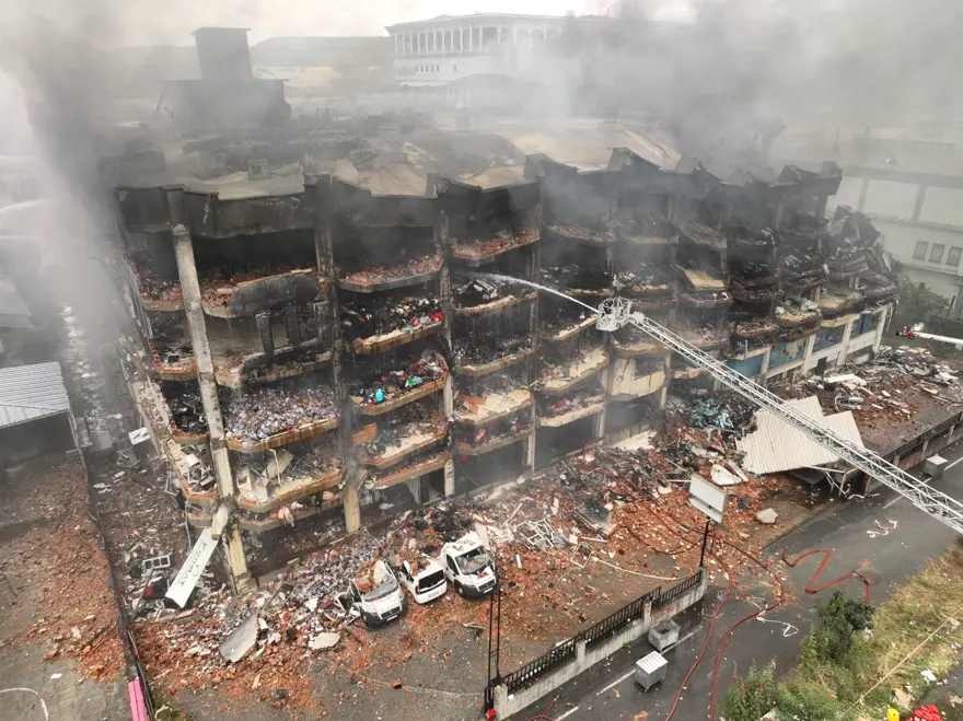 Başakşehir'de fabrikada çıkan yangını söndürme çalışmaları 3. gününde 
