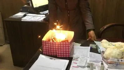 Silahla oynarken annesini vurdu