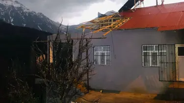Hakkari'de şiddetli fırtına: Okullar tatil edildi