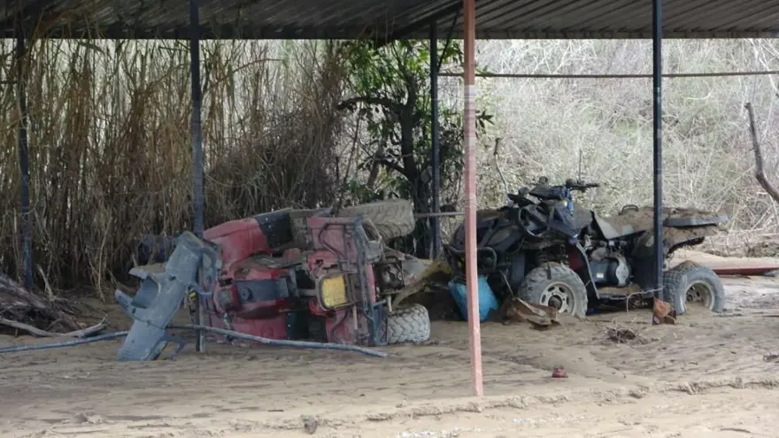 Antalya’da ATV’ler sel sularına kapıldı 2