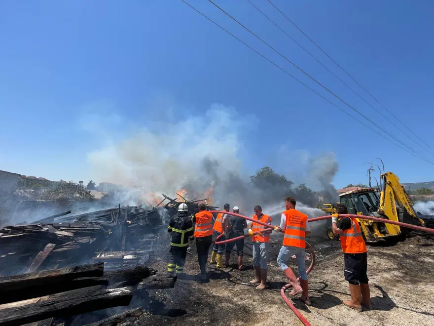 Amasya'da kereste deposunda yangın 7