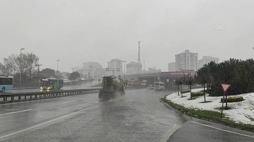 İstanbul'da kar başladı: İşte ilk fotoğraflar 22