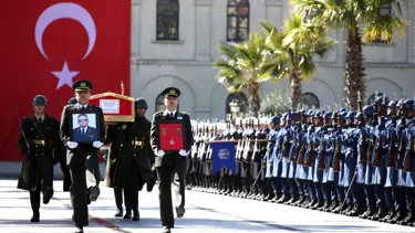 Eski Kara Kuvvetleri Komutanı Hikmet Köksal son yolculuğuna uğurlandı