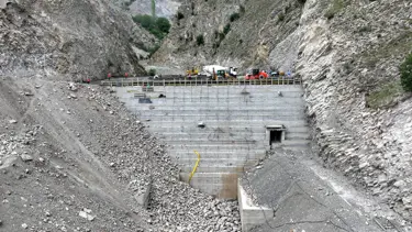 Uzundere Barajı 2025'te su tutacak