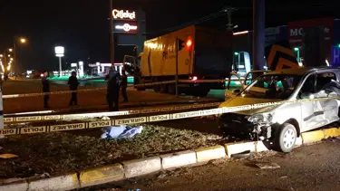 Çorum'da kamyon ile otomobil çarpıştı, anne ve bebeği öldü