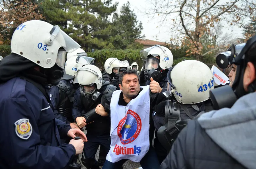 Ankara'da eyleme müdahale 25