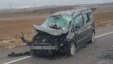 Yozgat'ta devrilen hafif ticari araçtaki 1 kişi öldü, 1 kişi yaralandı