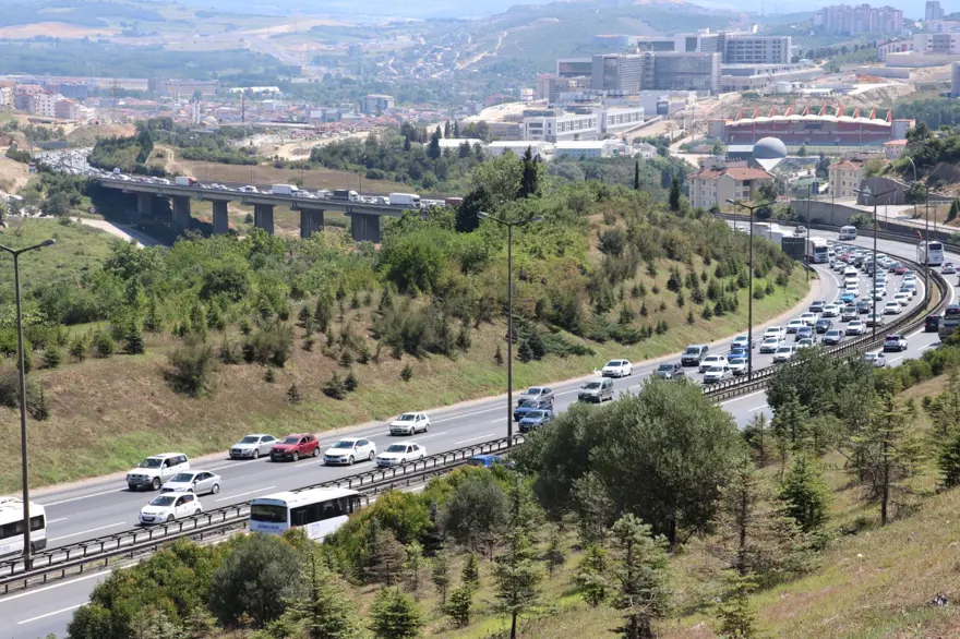 Bayram dönüşü trafik yoğunluğu 14