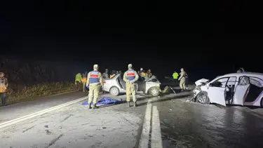 Gaziantep'te iki otomobilin çarpıştığı kazada 2 kişi öldü, 5 kişi yaralandı