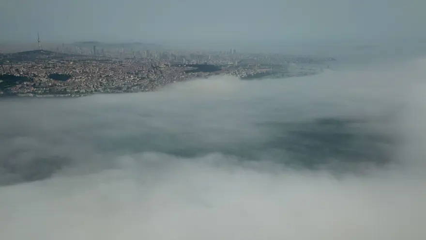 İstanbul Boğazı'na çöken sis doyumsuz görüntüler oluşturdu 10