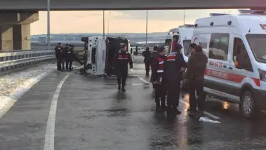 Havalimanına personel taşıyan servis kaza yaptı: 9 yaralı