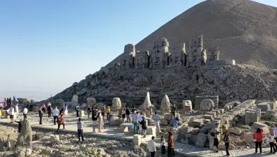 Dünya mirası bayramda ziyaretçi akınına uğradı! 8 bin kişi güneşin doğuşunu ve batışını izledi