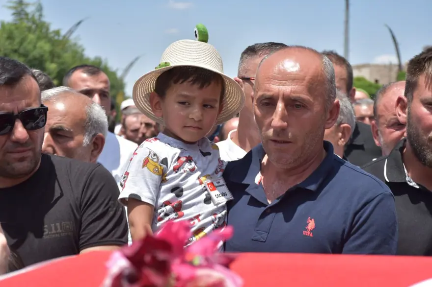 Şehitlerin yarım kalan öyküleri: Türkiye şehitlerini uğurladı 24