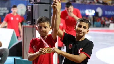 Hükmen galibiyeti kabul etmedi, maça çıktı ve yenildi: En centilmen güreşçi madalyası aldı