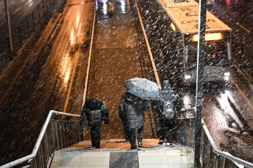 İstanbul'da 7 yıl aradan sonra kasımda kar yağdı 3