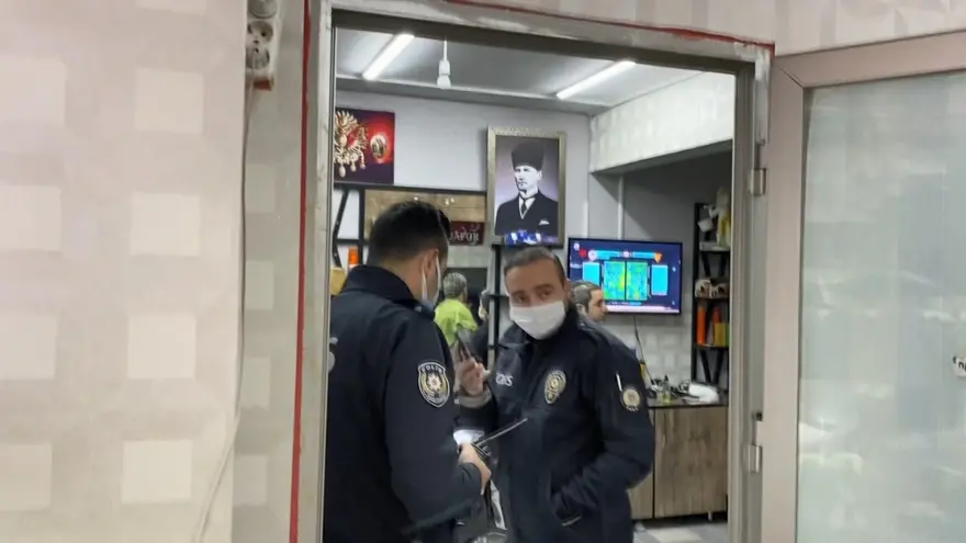 Yine Esenyurt: Çiğköfteci görünümlü kuaför 