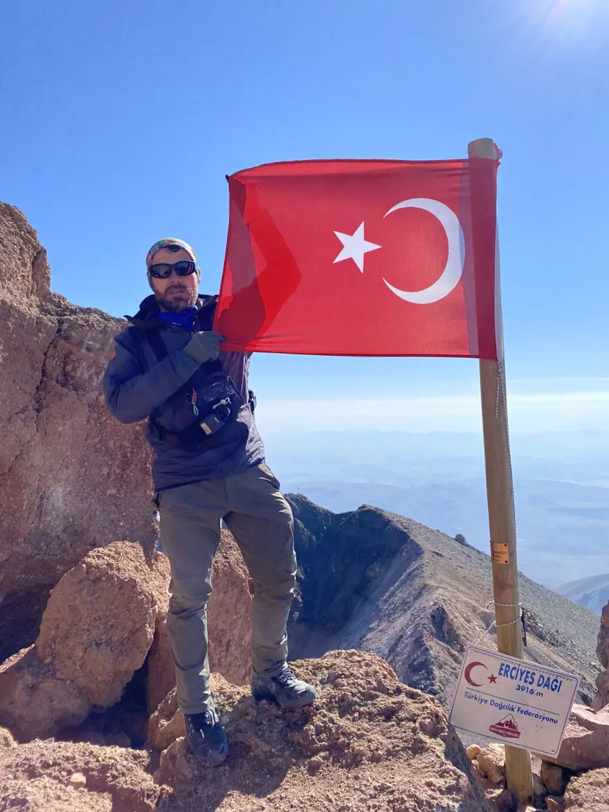 "Ayazı insana değdiği zaman ikinci kez mutlaka gelir": 17 yılda 101 kere Erciyes'e tırmandı! 1 "Ayazı insana değdiği zaman ikinci kez mutlaka gelir": 17 yılda 101 kere Erciyes'e tırmandı! 1