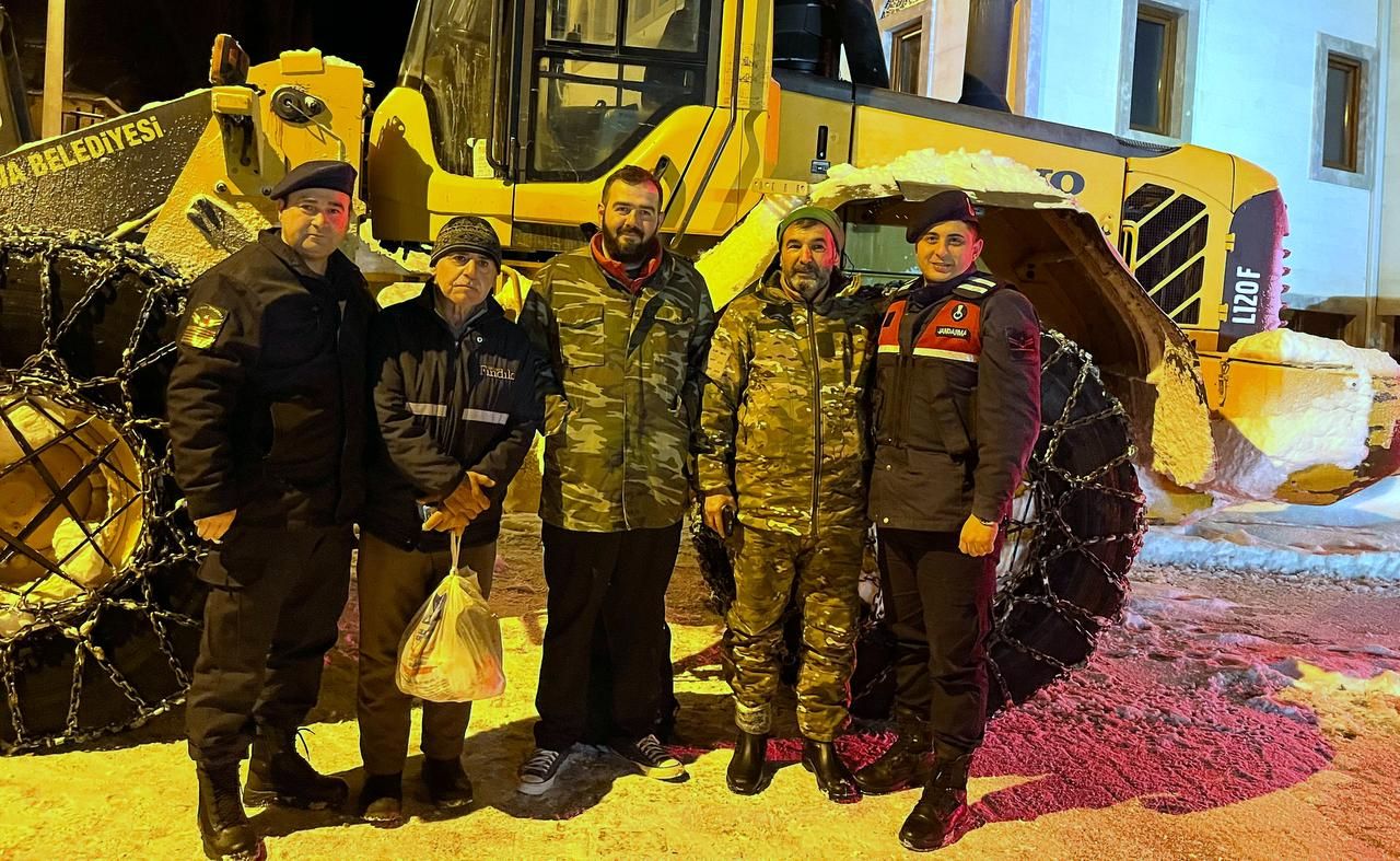 Yoğun kar yağışında yaylada mahsur kaldılar