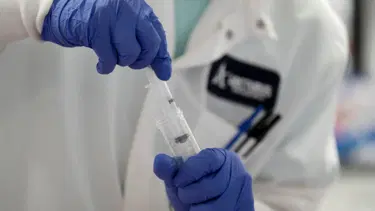 Türk doktor açıkladı: Corona virüs aşısı fareler üzerinde başarılı oldu, insanlar için onay bekleniyor