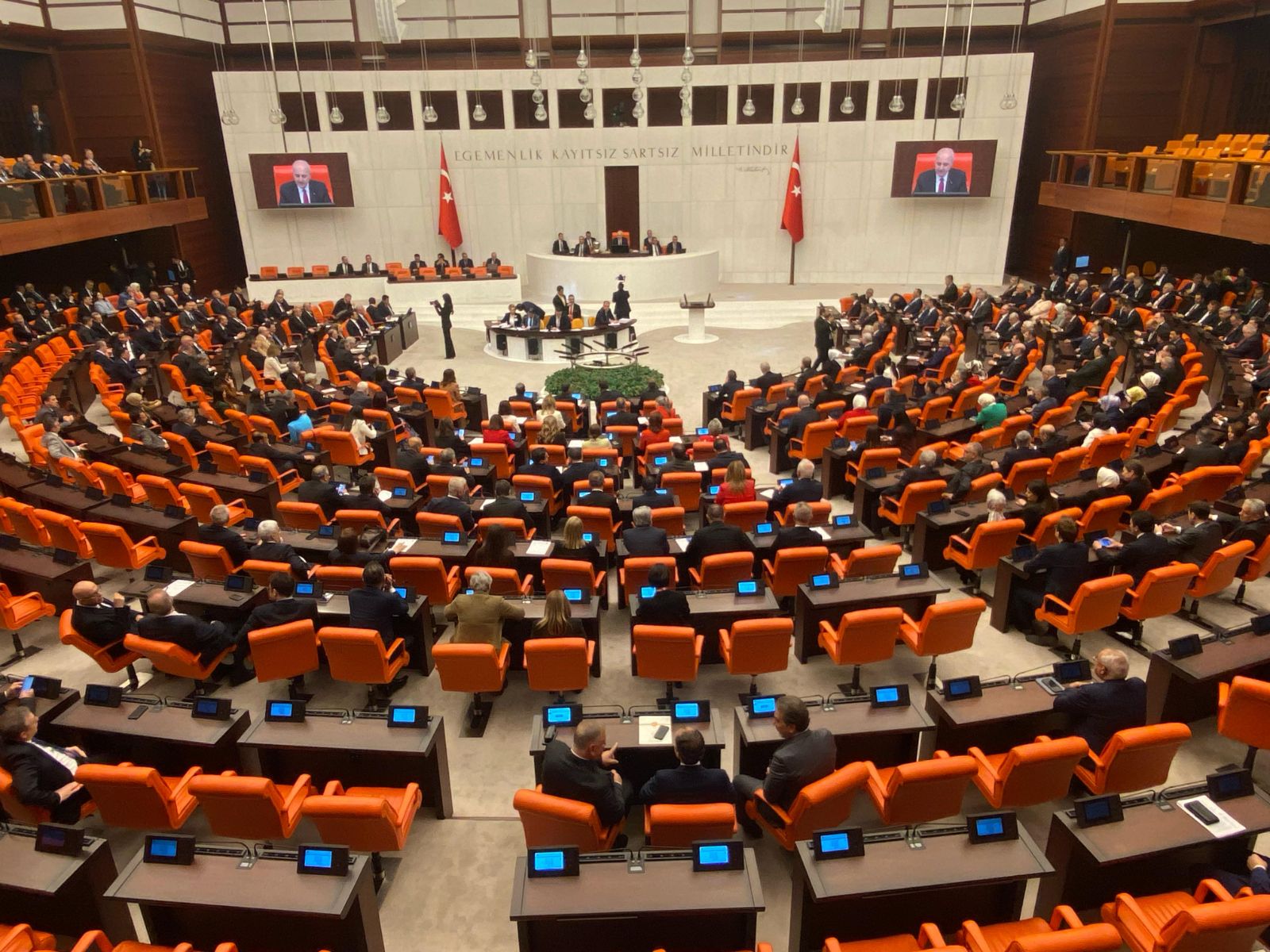 Devlet Memurları Kanunu'nda değişiklik: Kamu personeline 35 yaş sınırı
