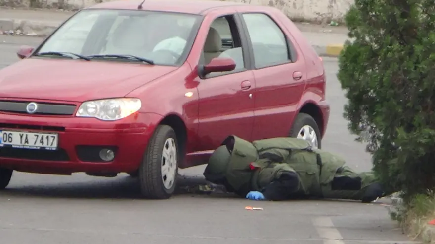 Boşanmak isteyen eşinin aracına sahte bomba düzeneği yerleştirdi 