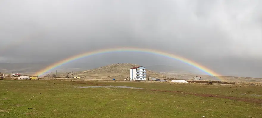 Tatvan'da gökkuşağı güzelliği! Bir gören dönüp bir daha baktı 1 Tatvan'da gökkuşağı güzelliği! Bir gören dönüp bir daha baktı 1