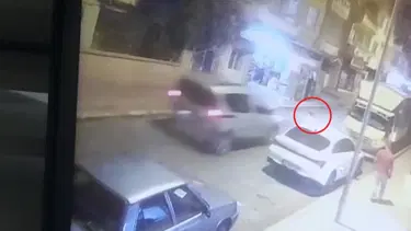 Yola fırlayan çocuğa hafif ticari araç çarptı