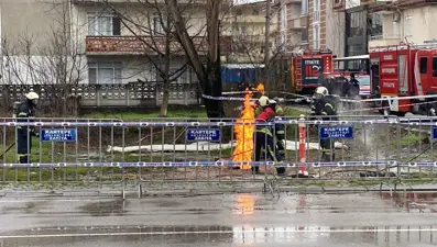 Kocaeli'de sondaj çalışmasında çıkan gazdan numune alındı