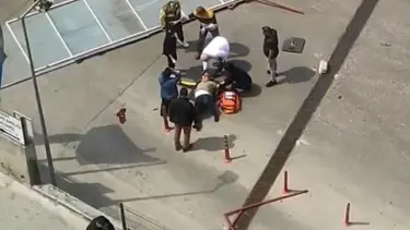 Ataşehir'de rüzgar panoları uçurdu: Bir yaralı